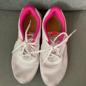 Nike Tanjun sneakers